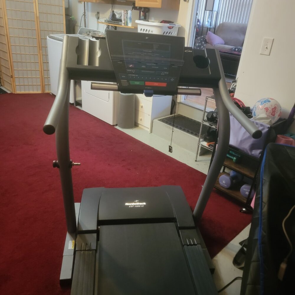 Treadmill - Picture 3 of 5